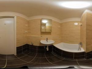 Pronájem bytu 2+kk, Praha - Bohnice, Zelenohorská, 43 m2
