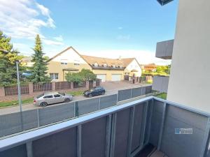Pronájem bytu 1+kk, Praha - Dolní Chabry, Ládevská, 35 m2