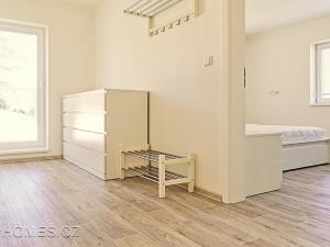 Pronájem bytu 2+kk, Praha - Dolní Chabry, Pod zámečkem, 60 m2
