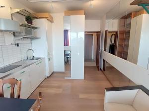 Pronájem bytu 1+kk, Praha - Vysočany, Pod Harfou, 30 m2