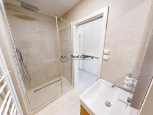 Pronájem bytu 3+1, Praha - Smíchov, Drtinova, 97 m2