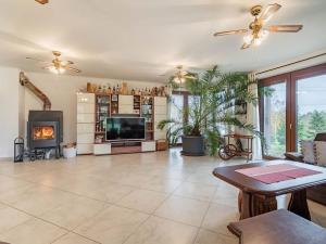 Prodej pozemku pro bydlení, Praha - Modřany, Do Lipin, 22202 m2