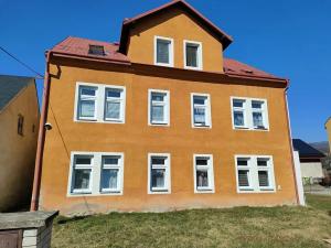 Prodej činžovního domu, Lom, Husova, 165 m2