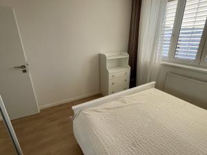 Pronájem bytu 2+kk, Praha, Počernická, 50 m2