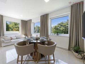 Prodej bytu 3+kk, Praha - Zbraslav, Na Baních, 78 m2