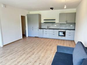 Pronájem bytu 2+kk, Praha - Hostavice, Českobrodská, 56 m2