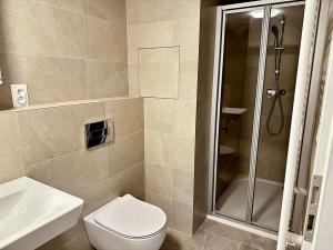 Pronájem bytu 2+kk, Praha - Hostavice, Českobrodská, 56 m2