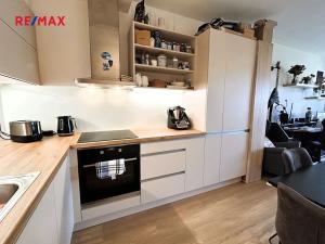 Pronájem bytu 2+kk, Praha - Horní Měcholupy, Mantovská, 52 m2