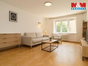Prodej bytu 2+1, Karlovy Vary - Drahovice, nám. V. Řezáče, 58 m2