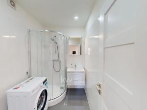 Pronájem bytu 3+kk, Praha - Kobylisy, Famfulíkova, 65 m2