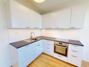 Pronájem bytu 3+kk, Praha - Kobylisy, Famfulíkova, 65 m2