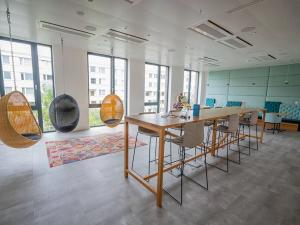 Pronájem kanceláře, Praha - Karlín, Sokolovská, 1400 m2