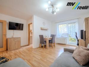 Prodej bytu 3+1, Milovice, Spojovací, 56 m2