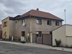Prodej vícegeneračního domu, Kozomín, 520 m2