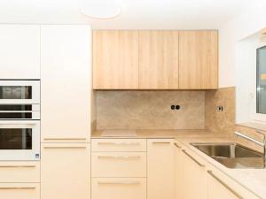 Pronájem bytu 3+1, Praha, Bubenečská, 153 m2