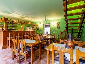 Prodej ubytování, Jirny, Hlavní, 518 m2