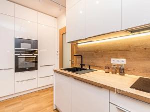 Pronájem bytu 1+kk, Praha - Řeporyje, Kakosova, 33 m2