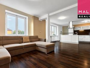 Prodej atypického bytu, Ostrov, Hlavní třída, 141 m2