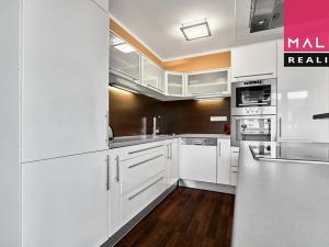 Prodej atypického bytu, Ostrov, Hlavní třída, 141 m2