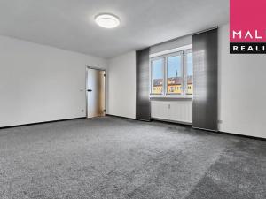 Prodej atypického bytu, Ostrov, Hlavní třída, 141 m2