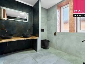 Prodej atypického bytu, Ostrov, Hlavní třída, 141 m2