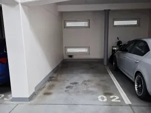 Pronájem garážového stání, Hradec Králové, Rybova, 18 m2