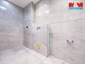 Prodej bytu 2+kk, Praha - Holyně, náměstí Pod lípou, 61 m2