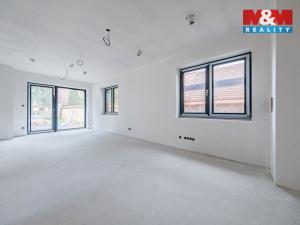 Prodej bytu 2+kk, Praha - Holyně, náměstí Pod lípou, 61 m2