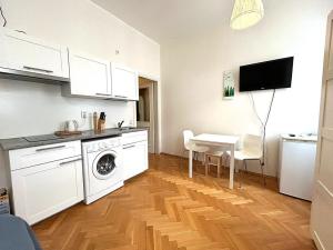 Pronájem bytu 1+kk, Praha - Žižkov, Orebitská, 25 m2