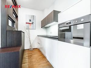 Pronájem bytu 1+kk, Praha - Žižkov, Olšanská, 35 m2