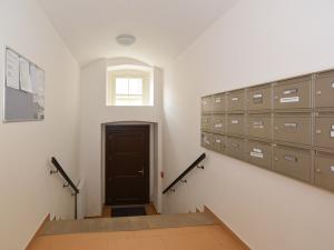 Pronájem bytu 1+kk, Praha - Žižkov, Štítného, 34 m2