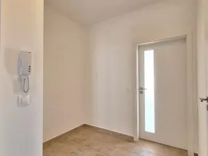 Pronájem bytu 1+1, Praha - Smíchov, Podbělohorská, 45 m2