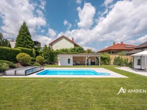 Prodej rodinného domu, Moravany, 360 m2