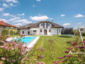 Prodej rodinného domu, Moravany, 360 m2