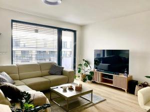 Pronájem bytu 2+kk, Praha - Štěrboholy, K učilišti, 62 m2