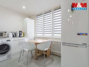 Prodej bytu 2+1, Klášterec nad Ohří - Miřetice u Klášterce nad Ohří, Pionýrů, 59 m2