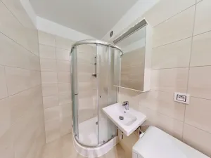 Pronájem bytu 2+kk, Praha - Kobylisy, Šiškova, 45 m2