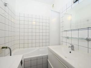 Pronájem bytu 2+kk, Praha - Dejvice, Kafkova, 56 m2