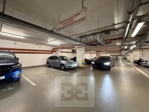 Pronájem garážového stání, Praha - Zličín, Sazovická, 15 m2