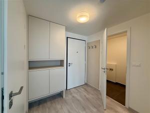 Pronájem bytu 2+kk, Praha, Kolbenova, 50 m2