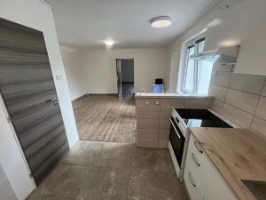 Pronájem bytu 2+kk, Praha - Horní Počernice, Khodlova, 55 m2