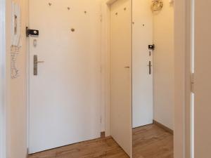 Pronájem bytu 1+kk, Praha - Podolí, Dvorecké náměstí, 30 m2