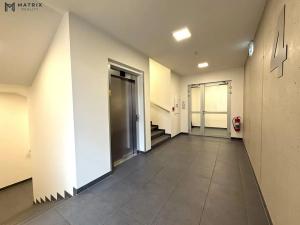 Pronájem bytu 1+kk, Praha - Libeň, U Rokytky, 69 m2