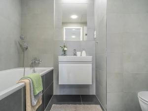 Pronájem bytu 2+kk, Praha - Prosek, Litoměřická, 56 m2