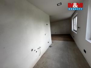 Prodej bytu 3+kk, Dvory, 76 m2