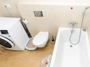 Prodej bytu 2+kk, Praha - Hrdlořezy, Učňovská, 48 m2