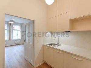 Pronájem bytu 1+kk, Praha - Podolí, U Kublova, 29 m2