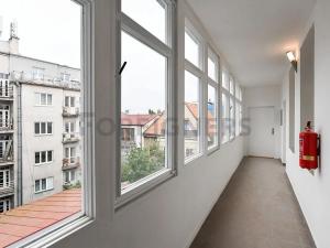 Pronájem bytu 1+kk, Praha - Podolí, U Kublova, 29 m2