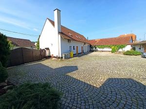 Prodej komerční nemovitosti, Hýskov, Prostřední, 350 m2
