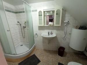 Prodej komerční nemovitosti, Hýskov, Prostřední, 350 m2